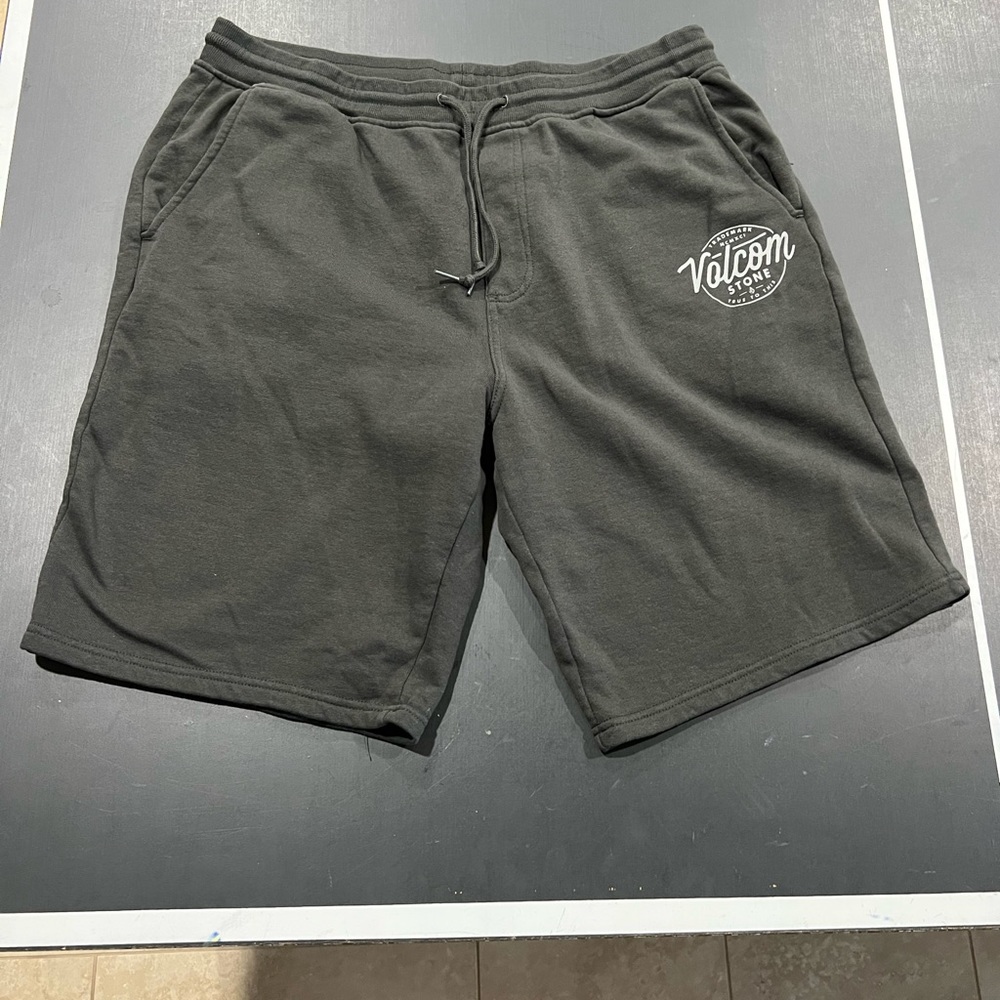 Volcom mens sweat shorts size XL